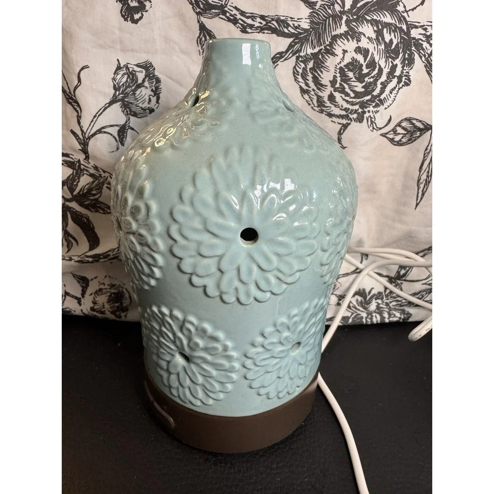 Airome Blue Ceramic Glazed Floral Print Oil Diffuser with Light Brown Base 100mL